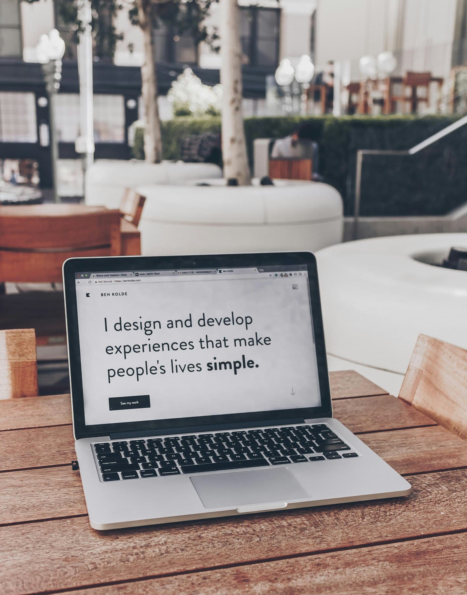 Portofolio dan studi kasus proyek web rilis produksi PuluhLabs